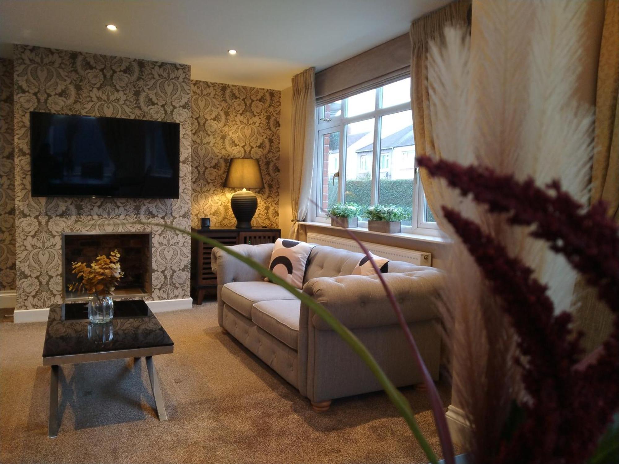 فيلا Sirius House - Sleeps 7, Driveway, Garden كرو المظهر الخارجي الصورة