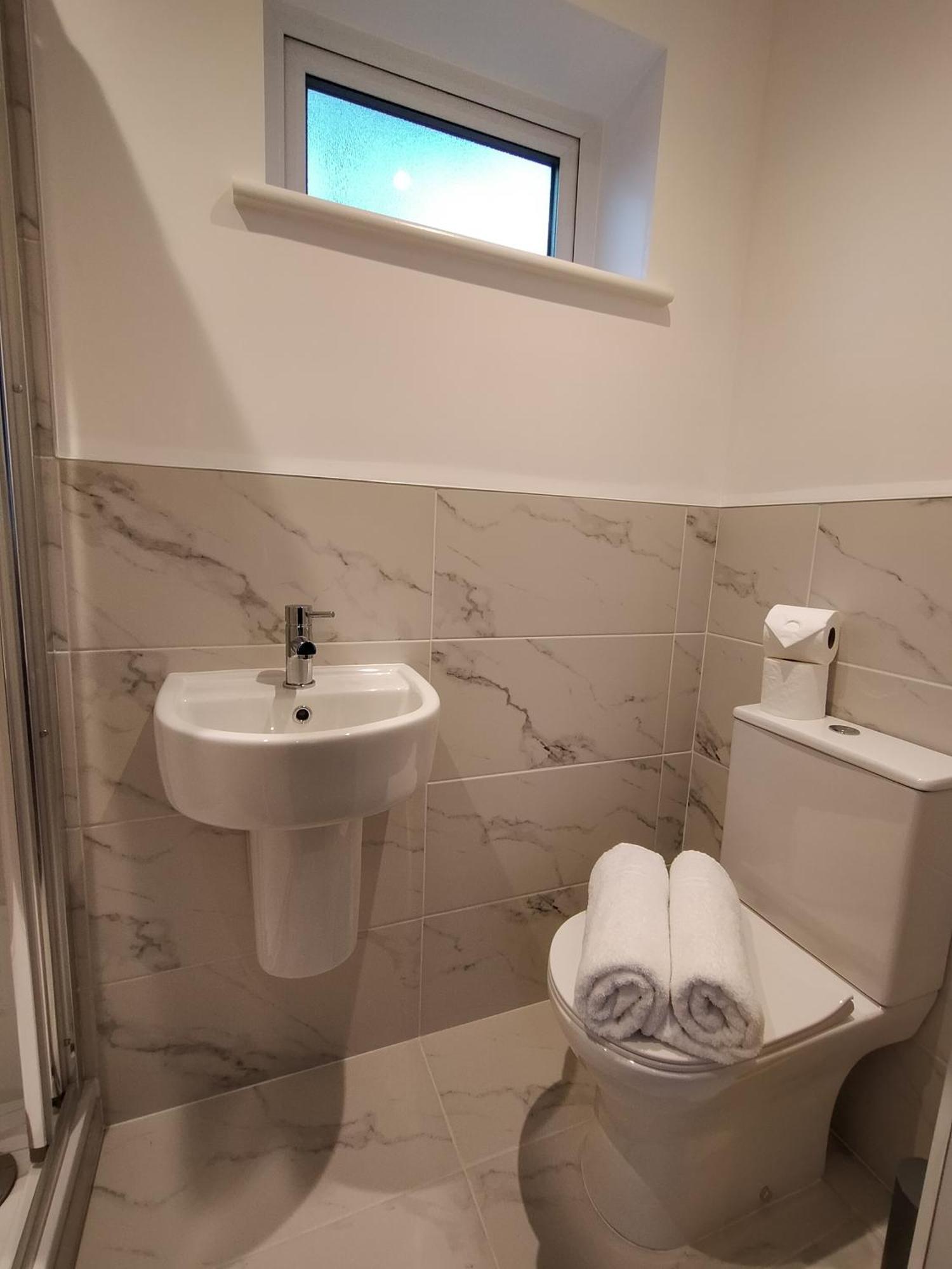 فيلا Sirius House - Sleeps 7, Driveway, Garden كرو المظهر الخارجي الصورة