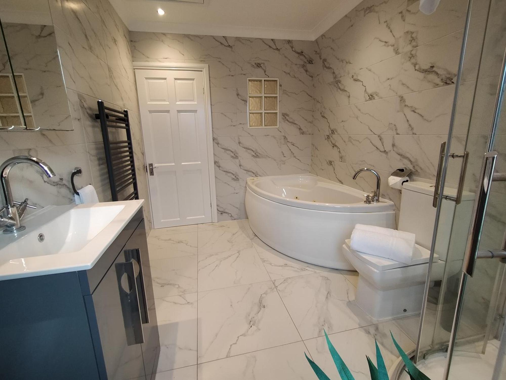 فيلا Sirius House - Sleeps 7, Driveway, Garden كرو المظهر الخارجي الصورة
